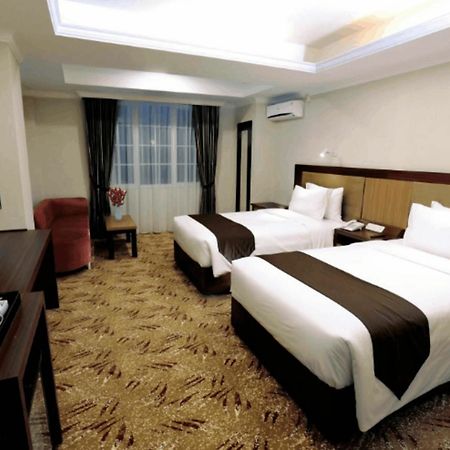 Grand Asrilia Hotel Bandung Exterior photo